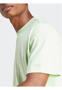 Adidas - adidas T-Shirt ALL SZN IR9111 Zielony Loose Fit. Kolor: zielony. Materiał: bawełna #6