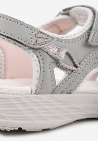 Born2be - Ciemnoszare Sandały Sportowe z Wkładką ze Skóry Naturalnej Morgadah. Okazja: na co dzień, na spacer. Kolor: szary. Materiał: skóra. Sezon: lato. Styl: sportowy #5