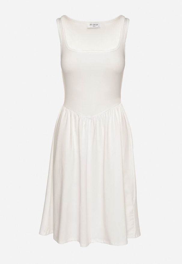 Born2be - Biała Sukienka z Wiskozą o Rozkloszowanym Kroju Edivane. Okazja: na co dzień. Kolor: biały. Materiał: wiskoza. Długość rękawa: na ramiączkach. Sezon: wiosna, lato. Typ sukienki: rozkloszowane. Styl: casual