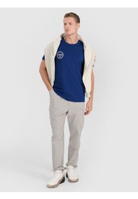 4f - 4F T-shirt regular z nadrukiem męski - granatowy S. Okazja: na co dzień. Kolor: niebieski. Materiał: jersey, materiał, bawełna. Długość rękawa: krótki rękaw. Długość: krótkie. Wzór: nadruk. Styl: casual, klasyczny, sportowy #2