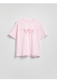 Reserved - Bawełniany t-shirt z nadrukiem - pastelowy róż. Kolor: różowy. Materiał: bawełna. Wzór: nadruk #1