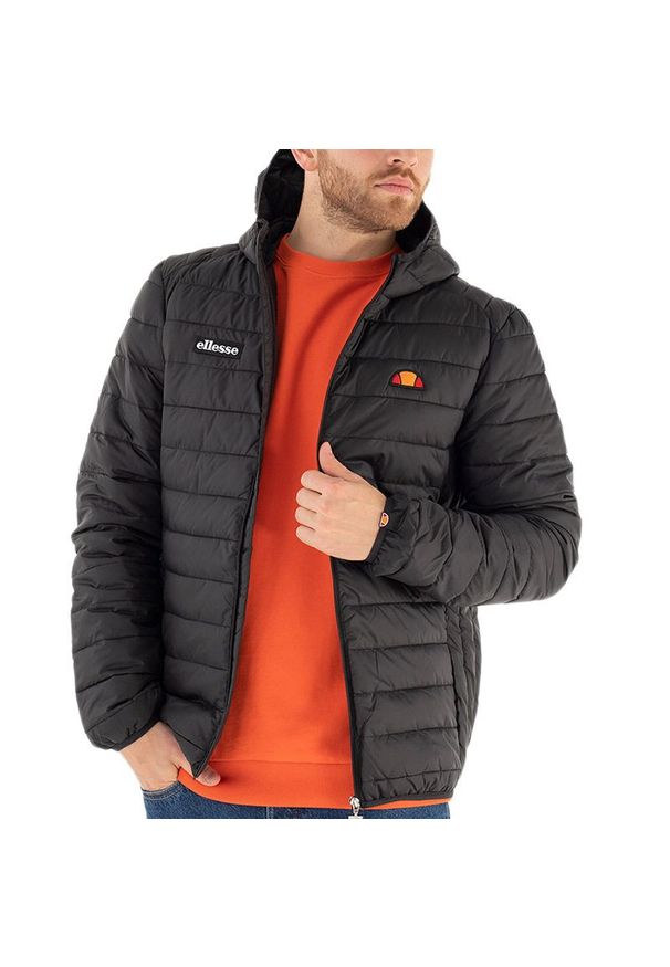 Kurtka Ellesse Lombardy Puffer SHS01115BLACK - czarna. Kolor: czarny. Materiał: syntetyk, poliester. Wzór: aplikacja. Sezon: jesień, zima