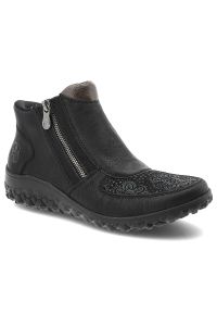 Czarne Botki Rieker Wygodne Obuwie Damskie. Okazja: na co dzień. Zapięcie: zamek. Kolor: czarny. Materiał: skóra ekologiczna, jeans. Wzór: aplikacja. Sezon: zima, jesień. Styl: klasyczny, casual, elegancki #1