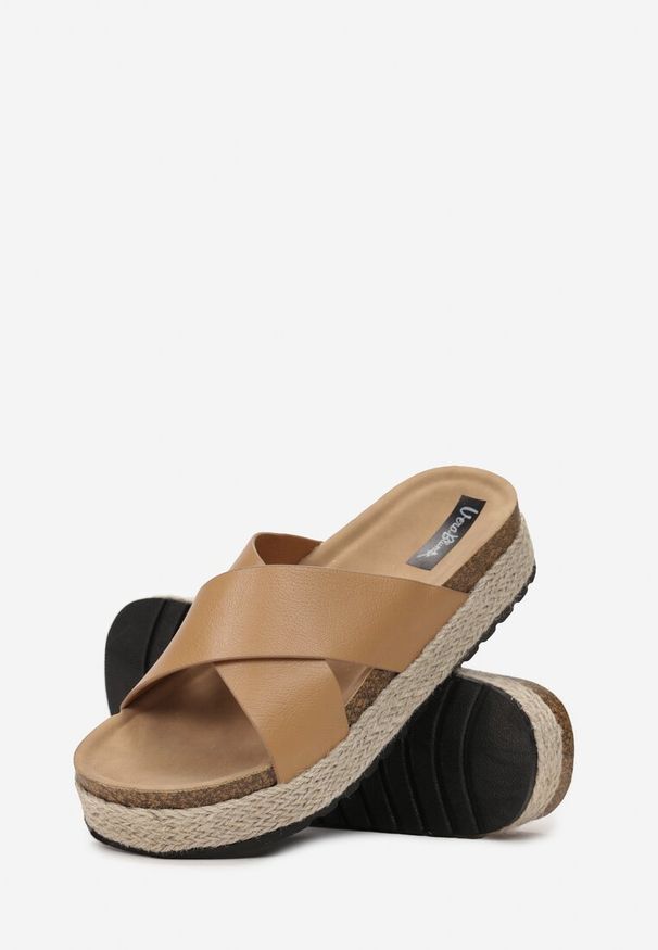 Renee - Brązowe Klapki z Korkową Podeszwą Ozdobioną Plecionką z Juty Konuela. Kolor: brązowy. Wzór: aplikacja