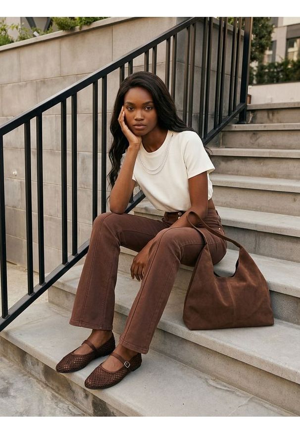 Sinsay - Bluzka z ozdobnymi perłami przy dekolcie z wiskozą - brązowy. Kolor: brązowy. Materiał: wiskoza