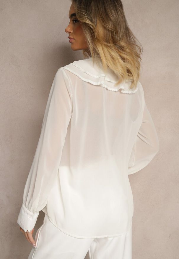 Renee - Jasnobeżowa Koszula z Ozdobnymi Falbanami Landiva. Okazja: na co dzień. Kolor: beżowy. Materiał: jeans. Styl: elegancki, casual