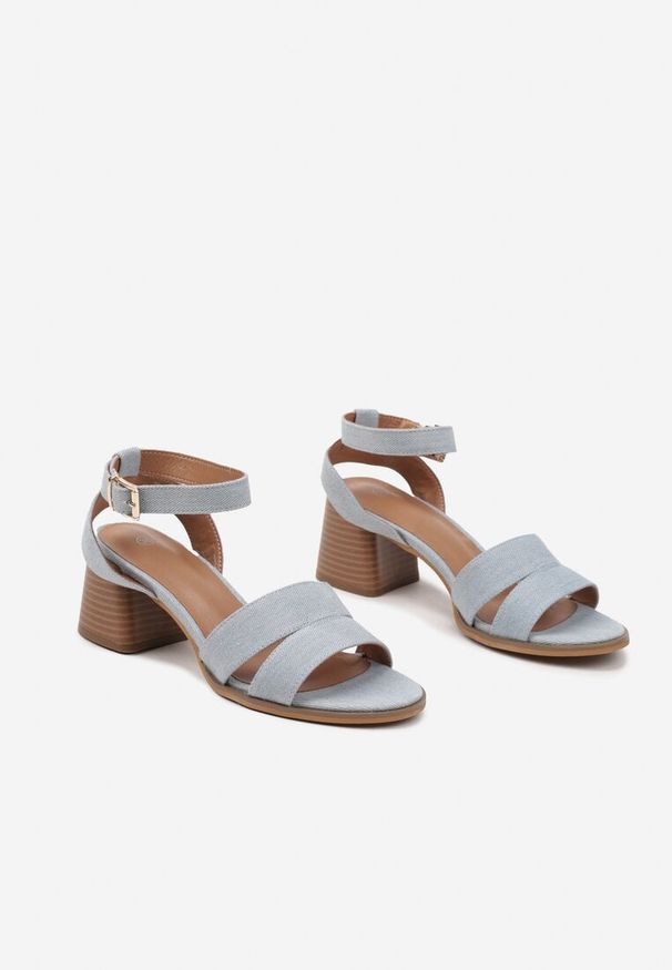 Renee - Niebieskie Sandały na Słupku z Ozdobnymi Wycięciami Arfitra. Okazja: na co dzień, na spacer. Kolor: niebieski. Materiał: jeans. Obcas: na słupku. Styl: wizytowy, elegancki, casual. Wysokość obcasa: średni