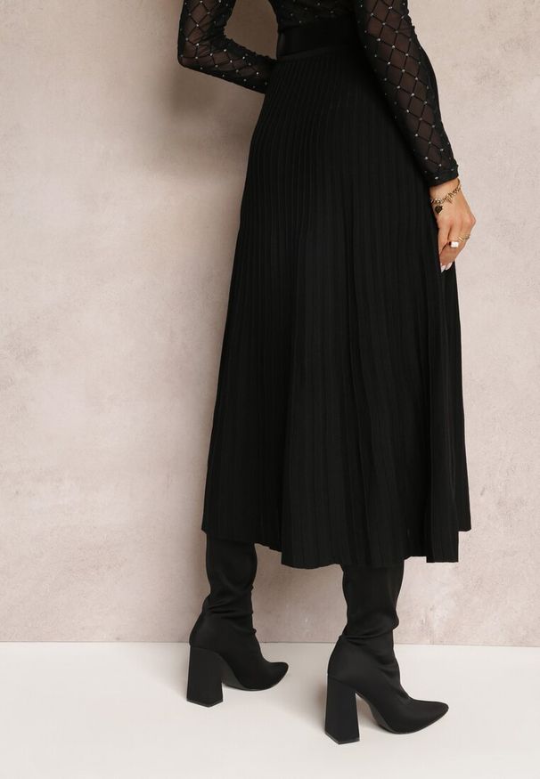 Renee - Czarna Midi Plisowana Spódnica z Gumką w Pasie i Paskiem z Ekoskóry Juara. Kolor: czarny. Materiał: wiskoza. Styl: klasyczny