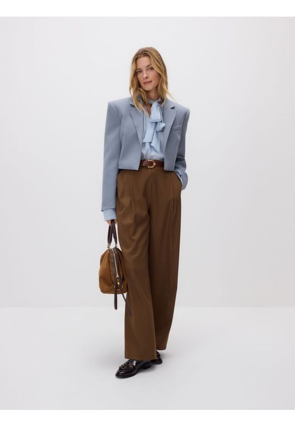 Reserved - Krótka marynarka - granatowy. Kolor: niebieski. Materiał: wiskoza, tkanina. Długość: krótkie