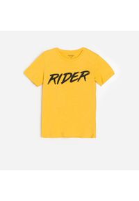 Reserved - Bawełniany t-shirt z napisem - Żółty. Kolor: żółty. Materiał: bawełna. Wzór: napisy #1