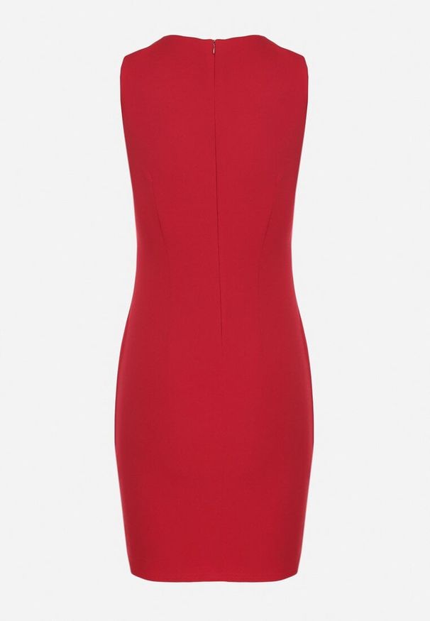 Born2be - Czerwona Ołówkowa Sukienka Bez Rękawów z Wiskozą Nelazira. Okazja: na co dzień. Kolor: czerwony. Materiał: wiskoza. Długość rękawa: bez rękawów. Typ sukienki: ołówkowe. Styl: elegancki, casual, klasyczny