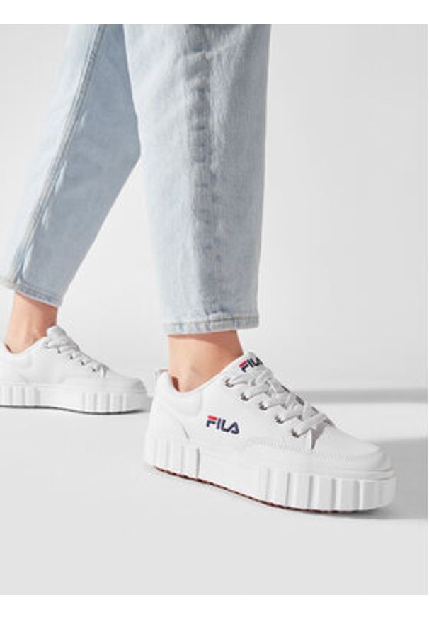 Fila Sneakersy Sandblast L Wmn FFW0060.10004 Biały. Kolor: biały. Materiał: skóra
