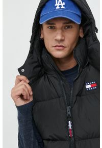 Tommy Jeans bezrękawnik puchowy męski kolor czarny zimowy. Okazja: na co dzień. Kolor: czarny. Materiał: puch. Długość rękawa: bez rękawów. Sezon: zima. Styl: casual #2