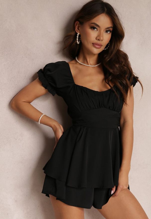 Renee - Czarny Kombinezon Astinca. Kolor: czarny. Materiał: tkanina. Długość rękawa: krótki rękaw. Długość: krótkie. Wzór: gładki. Styl: elegancki