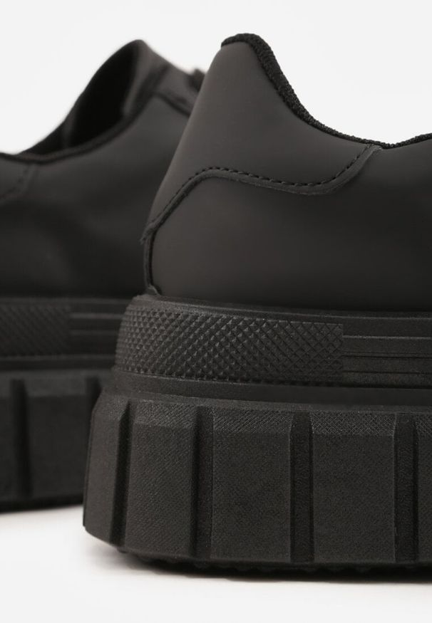 Renee - Czarne Sneakersy VICES na Tłoczonej Podeszwie w Stylu Chunky Myninis. Okazja: na co dzień. Kolor: czarny. Materiał: skóra, koronka. Obcas: na platformie