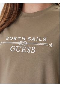 Guess T-Shirt GUESS x NORTH SAILS W6GI03 K2657 Zielony Relaxed Fit. Kolor: zielony. Materiał: bawełna #2