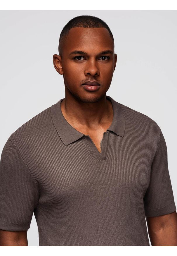Ombre Clothing - Męska koszulka polo bez guzików z otwartym kołnierzykiem – popielata V4 - Rozmiar: XXL. Typ kołnierza: polo. Kolor: szary. Materiał: wiskoza, prążkowany, dzianina, elastan, nylon. Styl: klasyczny, elegancki