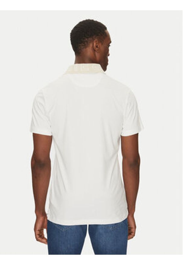Guess Polo M5GP66 J1314 Biały Regular Fit. Typ kołnierza: polo. Kolor: biały. Materiał: bawełna