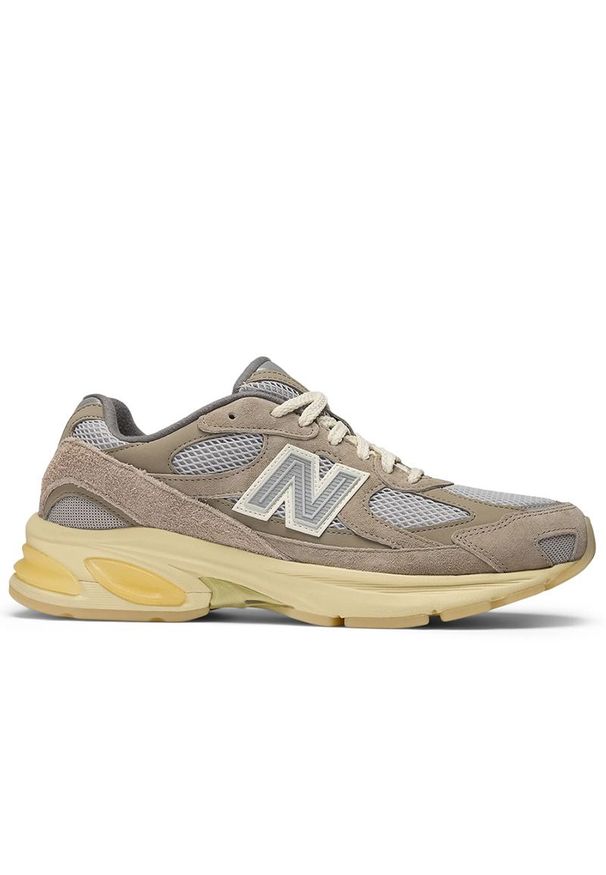 Buty New Balance U2010GD - beżowe. Kolor: beżowy. Materiał: guma, zamsz. Szerokość cholewki: normalna. Sezon: lato. Sport: bieganie