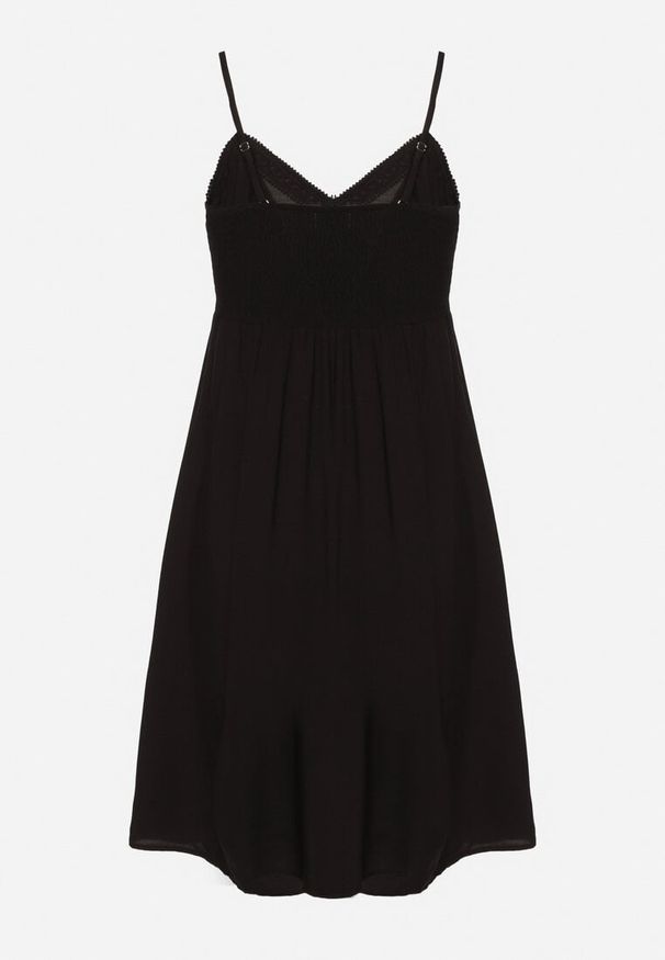 Born2be - Czarna Sukienka z Wiskozy na Cienkich Ramiączkach z Regulacją Ozdobiona Lampasem i Haftem Nelrissa. Okazja: na imprezę. Typ kołnierza: dekolt w kształcie V. Kolor: czarny. Materiał: wiskoza. Długość rękawa: na ramiączkach. Wzór: haft, aplikacja