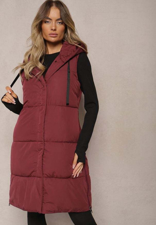 Renee - Bordowa Kamizelka Pikowana Wykończona Kapturem i Sznurkami Quinaria. Okazja: na co dzień. Kolor: czerwony. Materiał: jeans. Styl: sportowy, elegancki, casual