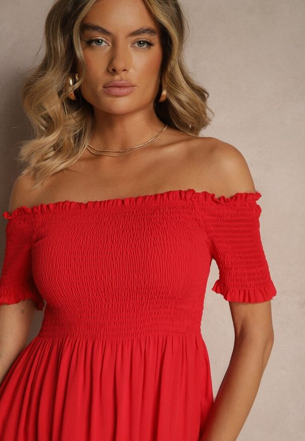 Renee - Czerwona Sukienka z Bawełny Hiszpanka Tolarelle. Okazja: na co dzień. Typ kołnierza: dekolt hiszpanka. Kolor: czerwony. Materiał: bawełna. Styl: klasyczny, casual, elegancki