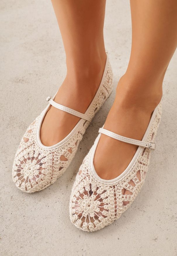 Renee - Beżowe Boho Balerinki VICES w Stylu Mary Jane z Ażurową Cholewką Lainia. Zapięcie: pasek. Kolor: beżowy. Materiał: jeans. Szerokość cholewki: normalna. Wzór: ażurowy. Styl: boho
