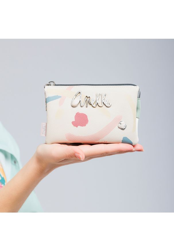 Beżowy Damski Portfel Anekke Z 3 Przegródkami. Kolor: beżowy. Wzór: kolorowy, aplikacja