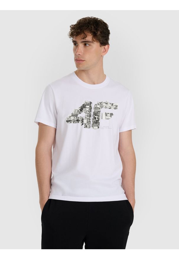 4f - 4F T-shirt regular z nadrukiem męski - biały S. Kolor: biały. Materiał: włókno, bawełna, skóra, materiał. Wzór: nadruk. Styl: klasyczny