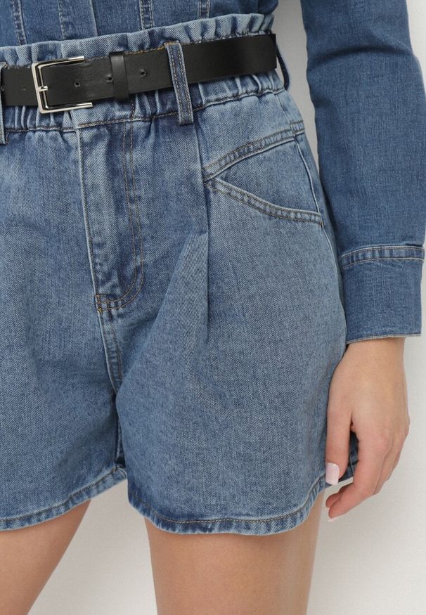 Born2be - Niebieskie Szorty Jeansowe z Ozdobnymi Przeszyciami Gumką w Talii i Paskiem Alariana. Okazja: na co dzień. Kolor: niebieski. Materiał: jeans. Styl: klasyczny, elegancki, casual