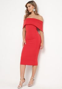 Born2be - Czerwona Klasyczna Dopasowana Sukienka z Wywiniętym Dekoltem Luvlia. Okazja: na randkę, na spacer. Kolor: czerwony. Materiał: tkanina. Wzór: gładki. Typ sukienki: proste. Styl: klasyczny #2