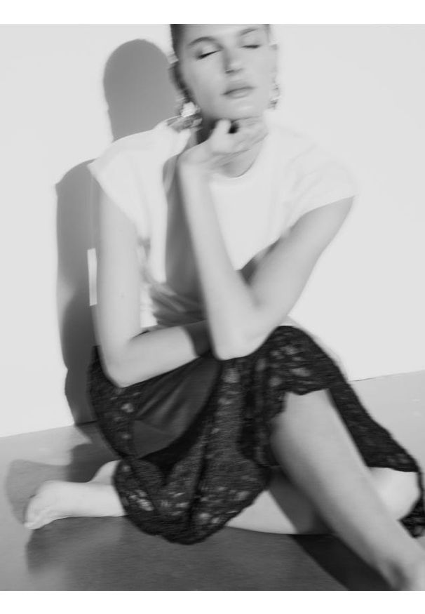 Reserved - Asymetryczna spódnica - czarny. Kolor: czarny. Materiał: dzianina, koronka