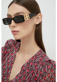 Balenciaga okulary przeciwsłoneczne damskie kolor brązowy. Kształt: prostokątne. Kolor: brązowy