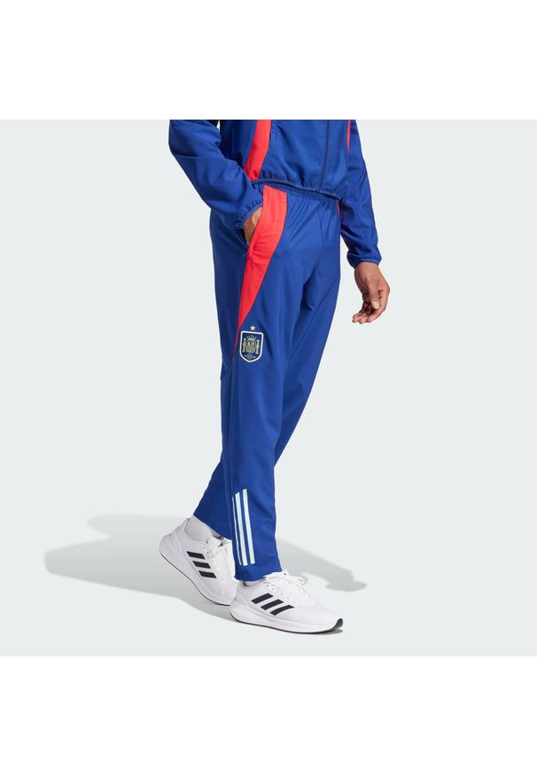 Adidas - Spodnie Spain Tiro 24 Competition Presentation. Kolor: wielokolorowy, niebieski, czerwony. Materiał: materiał. Sport: piłka nożna