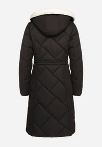 Born2be - Czarna Pikowana Kurtka z Kapturem i Ozdobnym Kołnierzem Ściągana w Pasie Ellarisa. Typ kołnierza: kaptur. Kolor: czarny. Materiał: wełna, jeans. Styl: elegancki #5