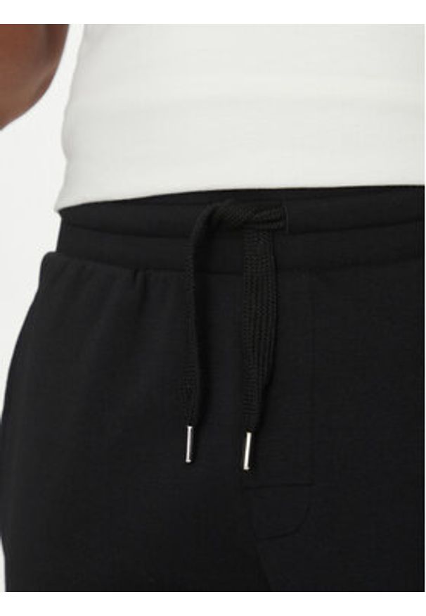 BOSS Szorty sportowe Luke 50540525 Czarny Regular Fit. Kolor: czarny. Materiał: bawełna. Styl: sportowy