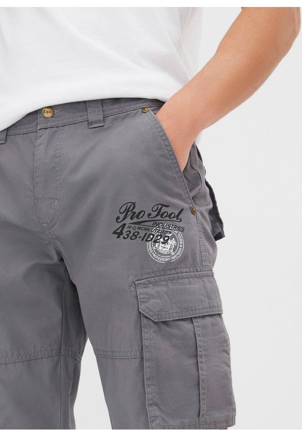 bonprix - Długie bermudy Regular Fit. Kolor: szary. Długość: długie. Wzór: nadruk
