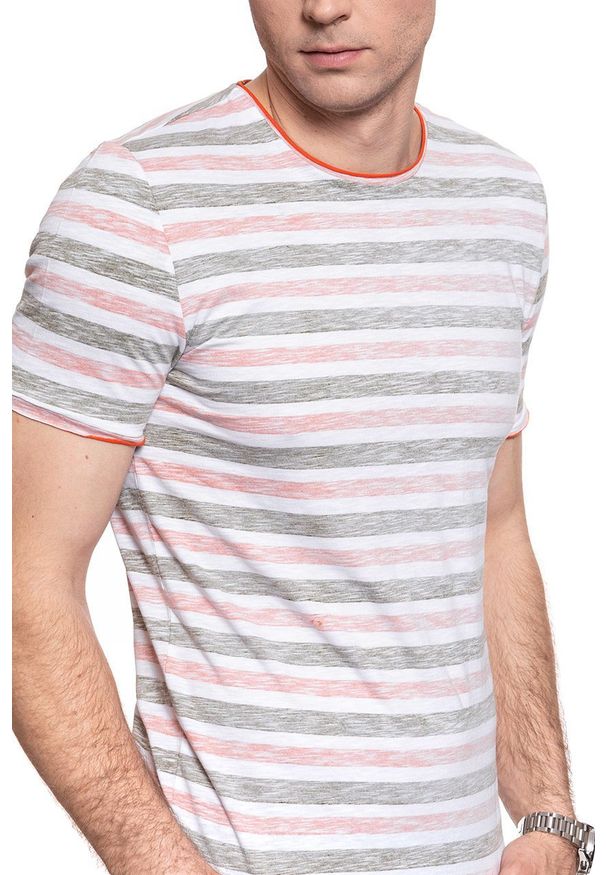 Mustang - MĘSKI T-SHIRT MUSTANG ALEX C PRINT 1009949 11833. Wzór: nadruk