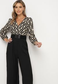 Born2be - Czarno-Beżowy Wzorzysty Kombinezon Kopertowy z Prostymi Nogawkami i Elastycznym Paskiem Tinadorae. Okazja: na co dzień. Kolor: czarny. Materiał: tkanina. Długość rękawa: długi rękaw. Długość: długie. Styl: casual, elegancki #6
