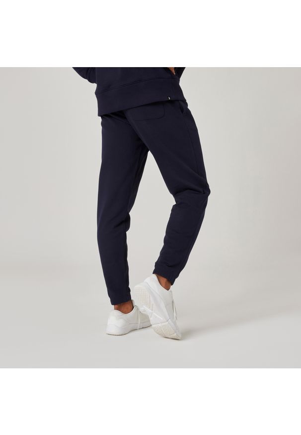 DOMYOS - Spodnie dresowe męskie Domyos Gym & Pilates. Kolor: niebieski. Materiał: poliester, bawełna, materiał, elastan. Sport: joga i pilates