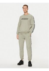 Guess Spodnie dresowe Z2YB19 K6ZS1 Zielony Regular Fit. Kolor: zielony. Materiał: bawełna #2