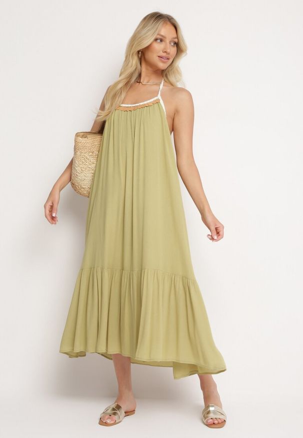 Born2be - Zielona Wiskozowa Sukienka z Ramiączkami Zdobiona Cekinami i Metaliczną Nitką Comalara. Okazja: na co dzień, na imprezę. Typ kołnierza: dekolt w serek. Kolor: zielony. Materiał: wiskoza. Długość rękawa: na ramiączkach. Wzór: aplikacja. Styl: casual