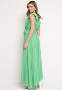Born2be - Zielona Plisowana Sukienka Maxi Wiskozowa z Kopertowym Dekoltem i Falbankami Glimes. Typ kołnierza: kołnierz z falbankami. Kolor: zielony. Materiał: wiskoza. Typ sukienki: kopertowe. Długość: maxi #6