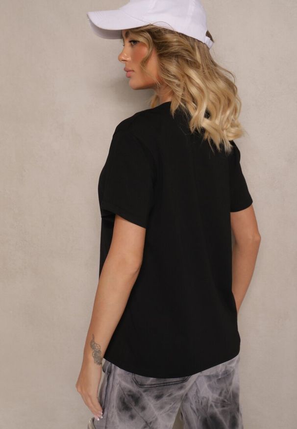 Renee - Czarna Bawełniana Bluzka T-shirt Oversize z Aplikacją w Kształcie Motyli Elmaris. Kolor: czarny. Materiał: bawełna. Długość rękawa: krótki rękaw. Długość: krótkie. Wzór: aplikacja. Styl: elegancki