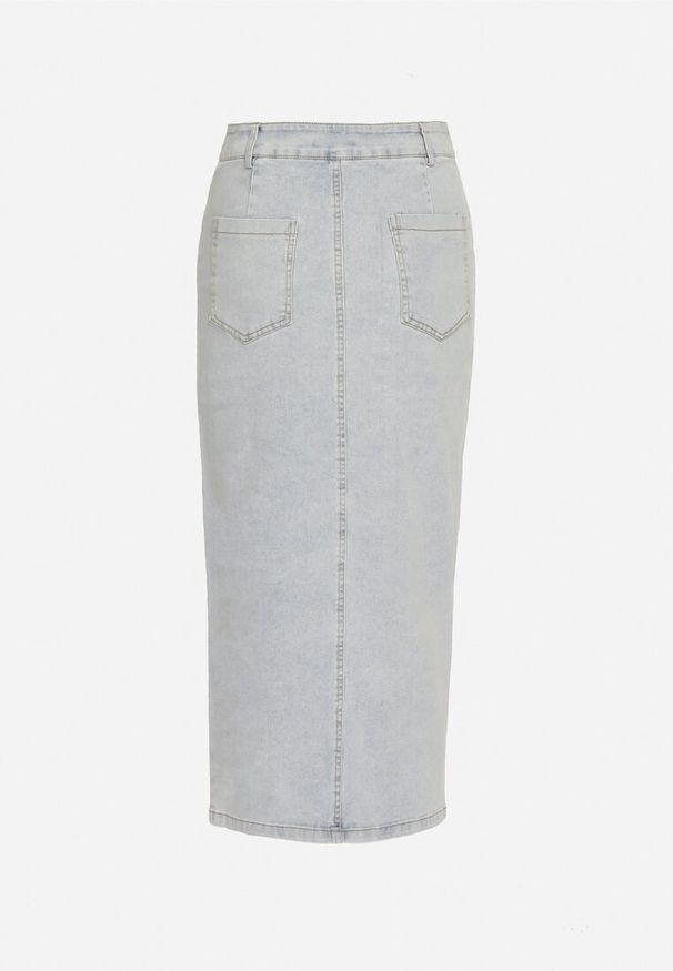 Born2be - Jasnoniebieska Bawełniana Spódnica Jeansowa Midi Seraphna. Kolor: niebieski. Materiał: bawełna, jeans. Wzór: aplikacja