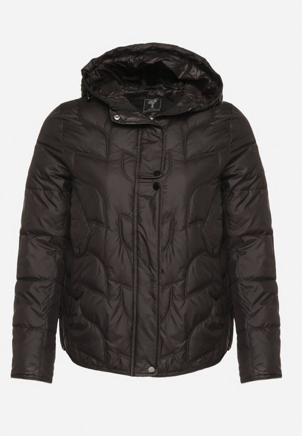 Born2be - Czarna Pikowana Kurtka Przejściowa o Klasycznym Kroju z Kapturem Tavitte. Okazja: na co dzień, na spacer. Typ kołnierza: kaptur. Kolekcja: plus size. Kolor: czarny. Materiał: jeans, poliester. Wzór: aplikacja. Styl: klasyczny