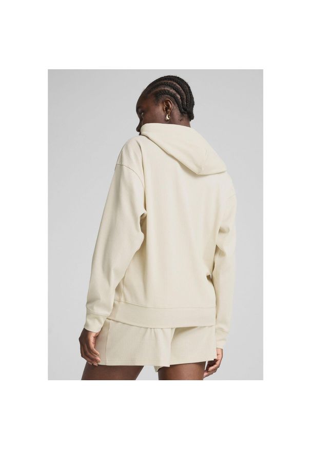 Bluza damska z kapturem Puma ESS Elevated Comfort. Typ kołnierza: kaptur. Kolor: biały. Wzór: haft