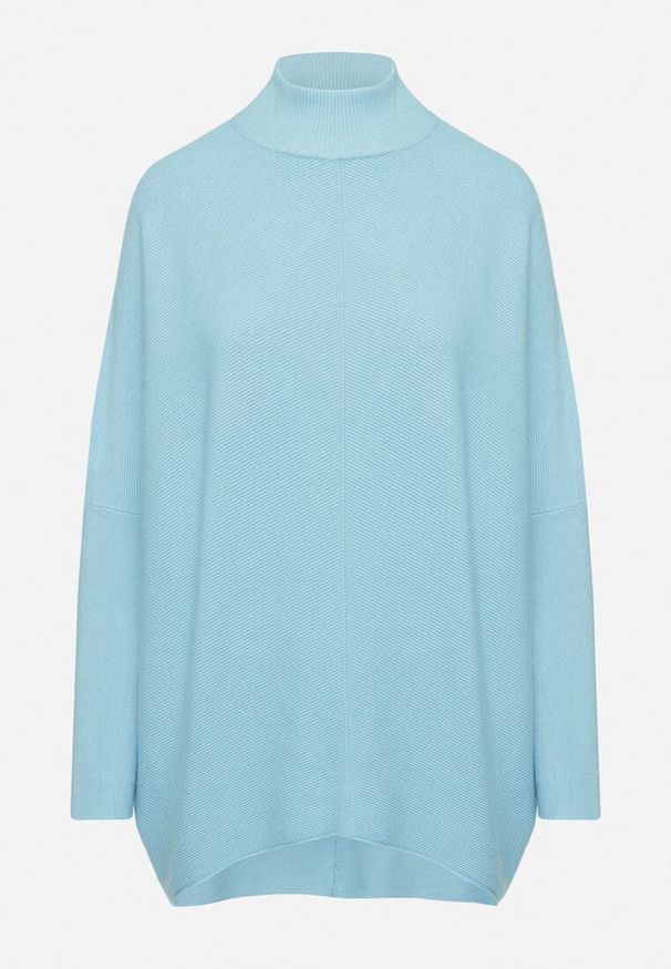 Born2be - Jasnoniebieski Sweter Typu Nietoperz z Półgolfem Lekko Asymetryczny Vitiella. Okazja: na co dzień. Kolor: niebieski. Materiał: jeans. Długość rękawa: długi rękaw. Długość: długie. Styl: elegancki, casual