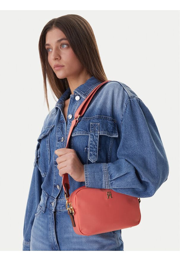 TOMMY HILFIGER - Tommy Hilfiger Torebka Popette Camera Bag AW0AW17704 Koralowy. Kolor: pomarańczowy. Materiał: skórzane