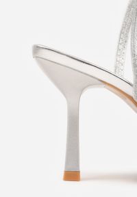 Born2be - Srebrne Transparentne Szpilki z Odkrytą Piętą i Cyrkoniami na Nosku Ilunatia. Okazja: na co dzień, na randkę, na ślub cywilny, na wesele. Kolor: srebrny. Materiał: jeans. Obcas: na szpilce. Styl: casual, elegancki, wizytowy #9